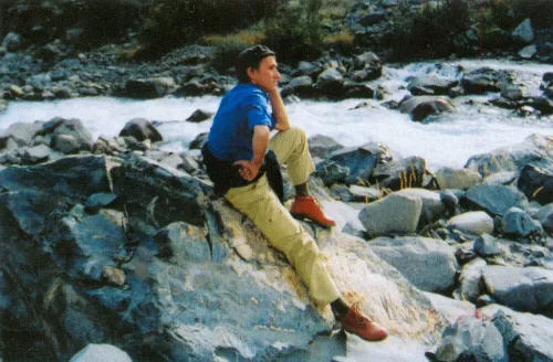 Alighiero Boetti a Rakaposhi, Pakistan. Foto di Caterina Boetti. Ultima immagine del libro.