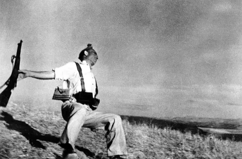 Robert Capa, Il miliziano colpito a morte