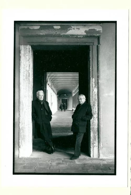Giulio Einaudi e Roberto Cerati (© Leonardo Céndamo) alla Fondazione Cini a Venezia il 26 gennaio 1995 da un'edizione PulcinoElefante