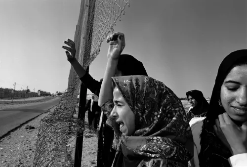 Ariella Aïsha Azoulay, Act of state, photo by Rina Castelnuovo, Rafah, 1991.