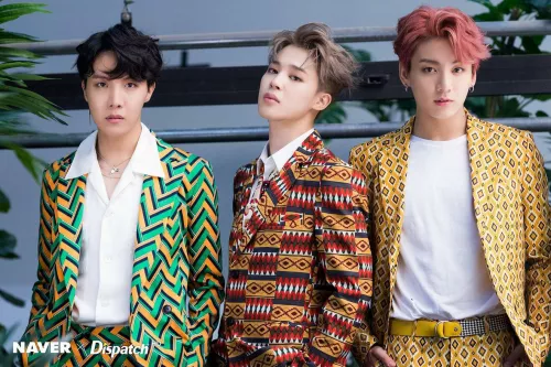 Tre membri della boy band coreana BTS (Jungkook, J-Hope e Jimin)