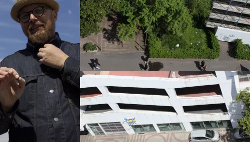 Giulio Iacchetti presenta InternoItaliano (“nuovo sistema di produzione e vendita di oggetti d'arredo ispirati al fare e al modo di abitare italiani”) sulla terrazza di una torre di undici piani in via De Amicis 19