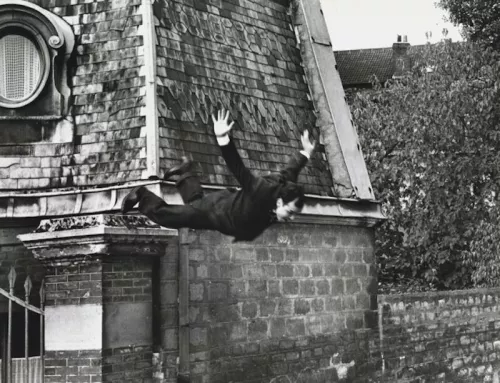 Yves Klein salta nel vuoto