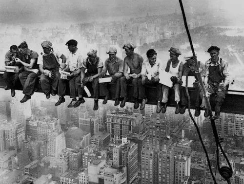 Ph Lewis Hine.