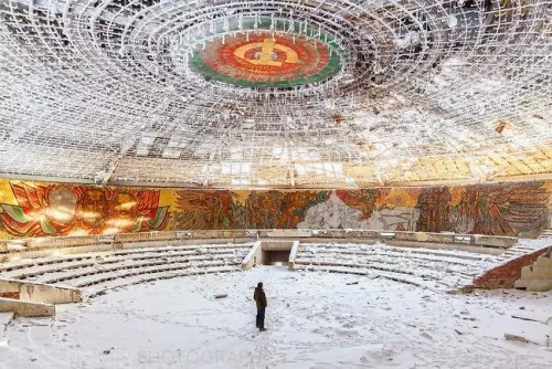 Immagine del Tempio di Buzludzha in Bulgaria. Ph: Tonyface.blogspot