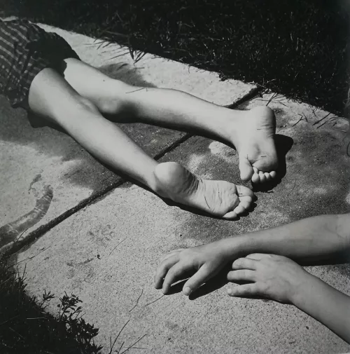 Senza luogo, 1962, Estate of Vivian Maier, courtesy of Maloof Collection and Howard Greenberg Gallery, NY.