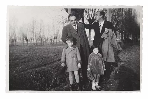 Bobi Bazlen (a destra) e Sergio Solmi con i suoi due figli, Renato e Raffalla, metà anni Trenta.